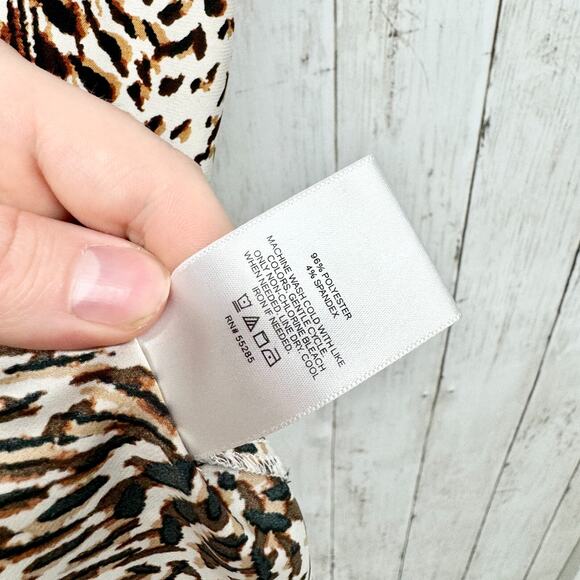 Express Blouse Women Size XL Abstract Animal Print Pleated Shoulder Top - Picture 3 of 4